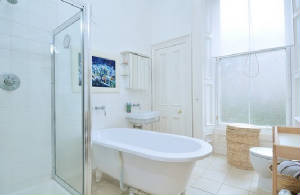 ginny/bath2_small.jpg
